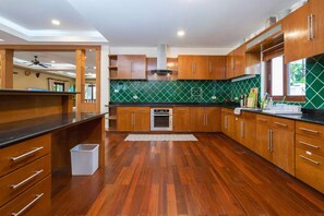 Private kitchen - 1800 sqm Manor 5 Bedroom Private Saltwater Pool
 (จ.ภูเก็ต)