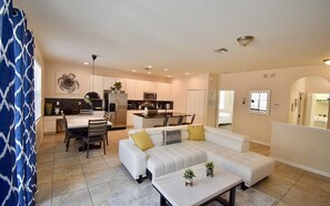 Smart TV - Resort Townhome 4BR, Private Pool, Near Disney (Kissimmee)