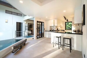 Private kitchen - 700㎡ private pool modern style 4 bedroom villa
 (จ.ภูเก็ต)