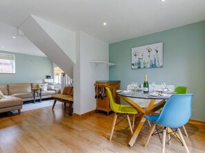 Cottage | Dining