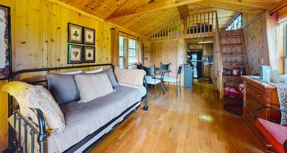 Secluded dog-friendly home with loft, firepit, grill, deck, streaming, kitchen