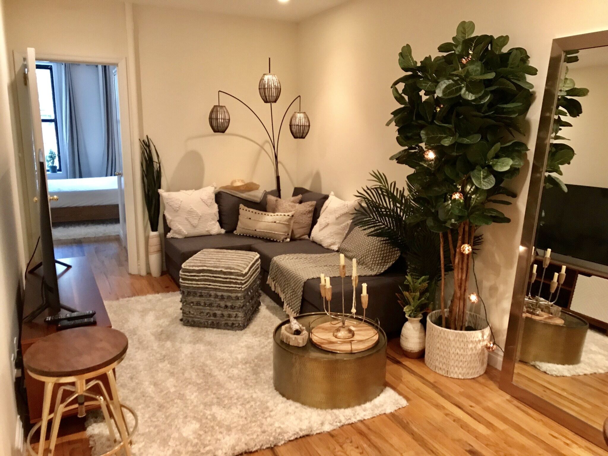 Chic Luxury 2-Bed 2-Bath Home in Chelsea