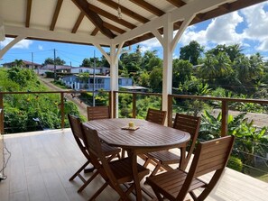 تناول الطعام بالخارج