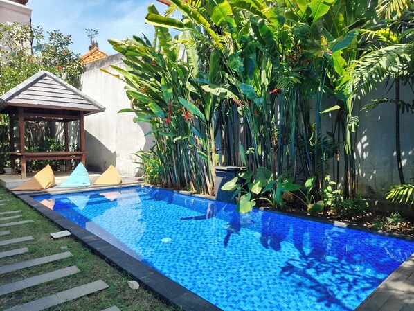 10 outdoor pools
