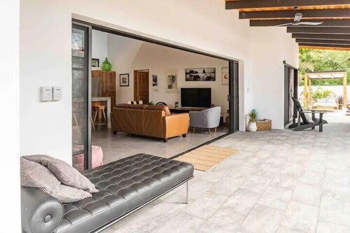 Casa Tranquila, Brand NEW Modern Villa with Pool