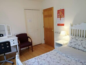 1 bedroom, bed sheets