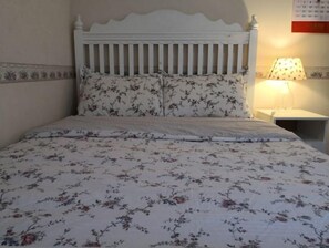 1 bedroom, bed sheets - 纽约之家 SunnyHome3 Short stay available, ask Owner (Great Neck)