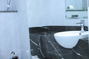 Shower, hair dryer - Elegantes Studio-apartment Majan (Dubai)