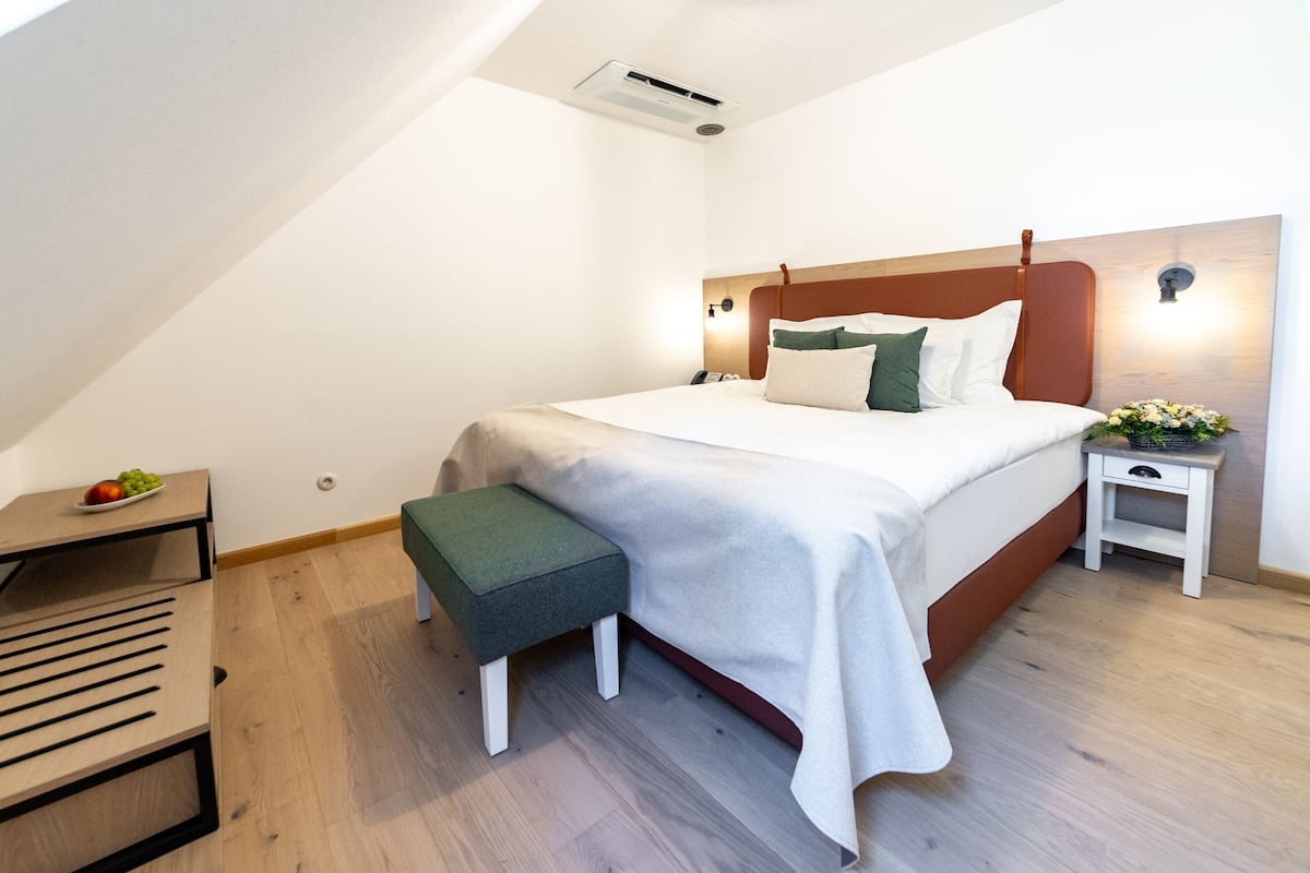 Standard Room | 1 bedroom, in-room safe, soundproofing, free WiFi