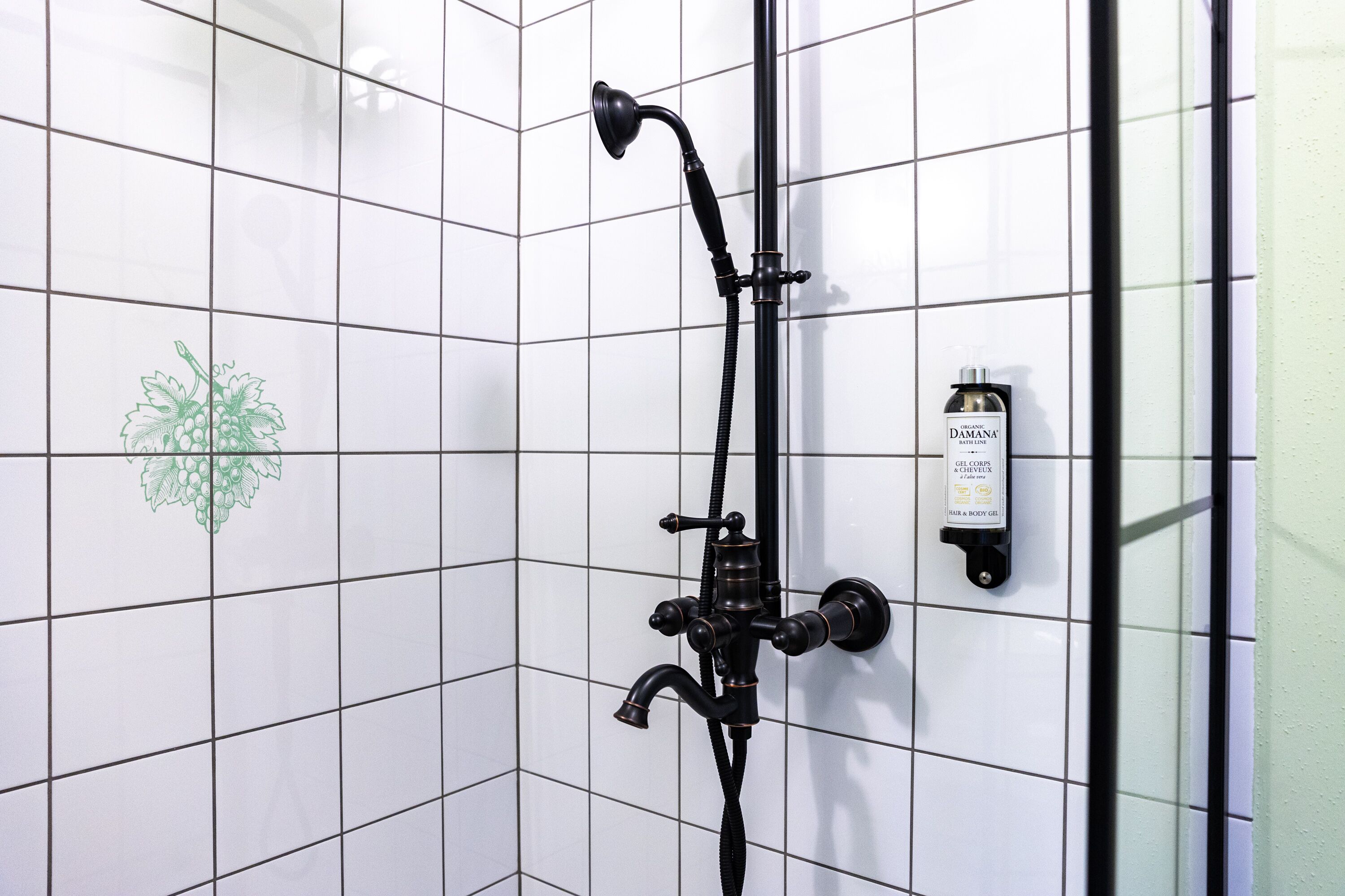 Basic Room | Bathroom | Free toiletries, hair dryer, towels