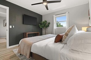 4 bedrooms, desk, iron/ironing board, travel crib