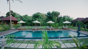 حمّام سباحة خارجي