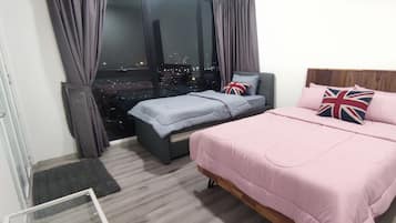 4 bedrooms, iron/ironing board, WiFi, bed sheets