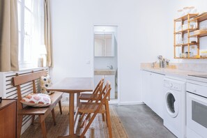 Oven, dishwasher, coffee/tea maker, toaster