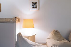 1 bedroom, internet, bed sheets