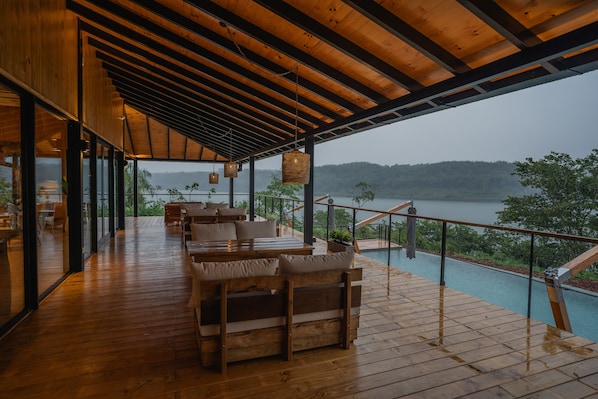 Outdoor pool - Pristine Iguazú Luxury Camp (Puerto Libertad)