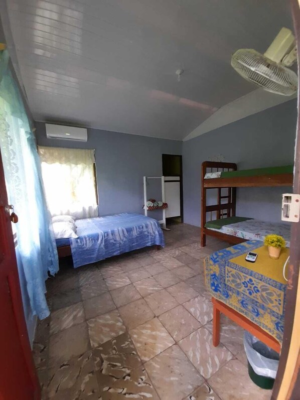 1 chambre, Wi-Fi gratuit, draps fournis