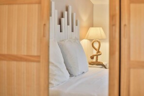 3 Schlafzimmer, Schreibtisch, Bügeleisen/Bügelbrett, Reisekinderbett