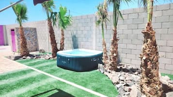 Bain à remous extérieur