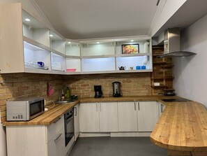 Basic Shared Dormitory | Private kitchen - Capsule Edem  (Bishkek)