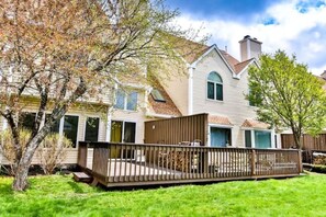 Exterior - Spacious Townhouse minutes from Village and Slopes with shuttle to mountain (Windham)