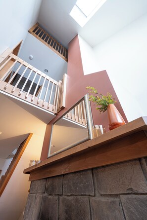 Interior - Spacious Townhouse minutes from Village and Slopes with shuttle to mountain (Windham)