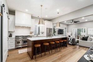 Fridge, microwave, oven, stovetop - New Build Hot Tub Dtown ShortNorth (Columbus)