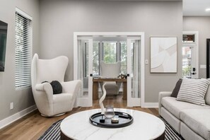 Smart TV, table tennis - New Build Hot Tub Dtown ShortNorth (Columbus)