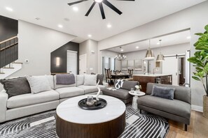 Smart TV, fireplace, ping pong - New Build Hot Tub Dtown ShortNorth (Columbus)