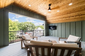 Interior - New Build Hot Tub Dtown ShortNorth (Columbus)