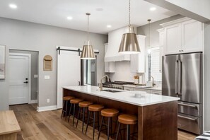 Fridge, microwave, oven, stovetop - New Build Hot Tub Dtown ShortNorth (Columbus)