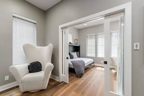 5 bedrooms, desk, iron/ironing board, travel crib