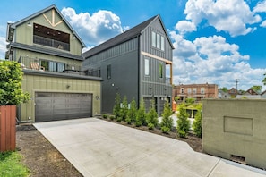 Exterior - New Build Hot Tub Dtown ShortNorth (Columbus)