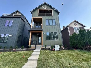 Exterior - New Build Hot Tub Dtown ShortNorth (Columbus)