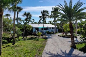 Property grounds - Charming three bedroom remodeled Sanibel home ! (Sanibel)