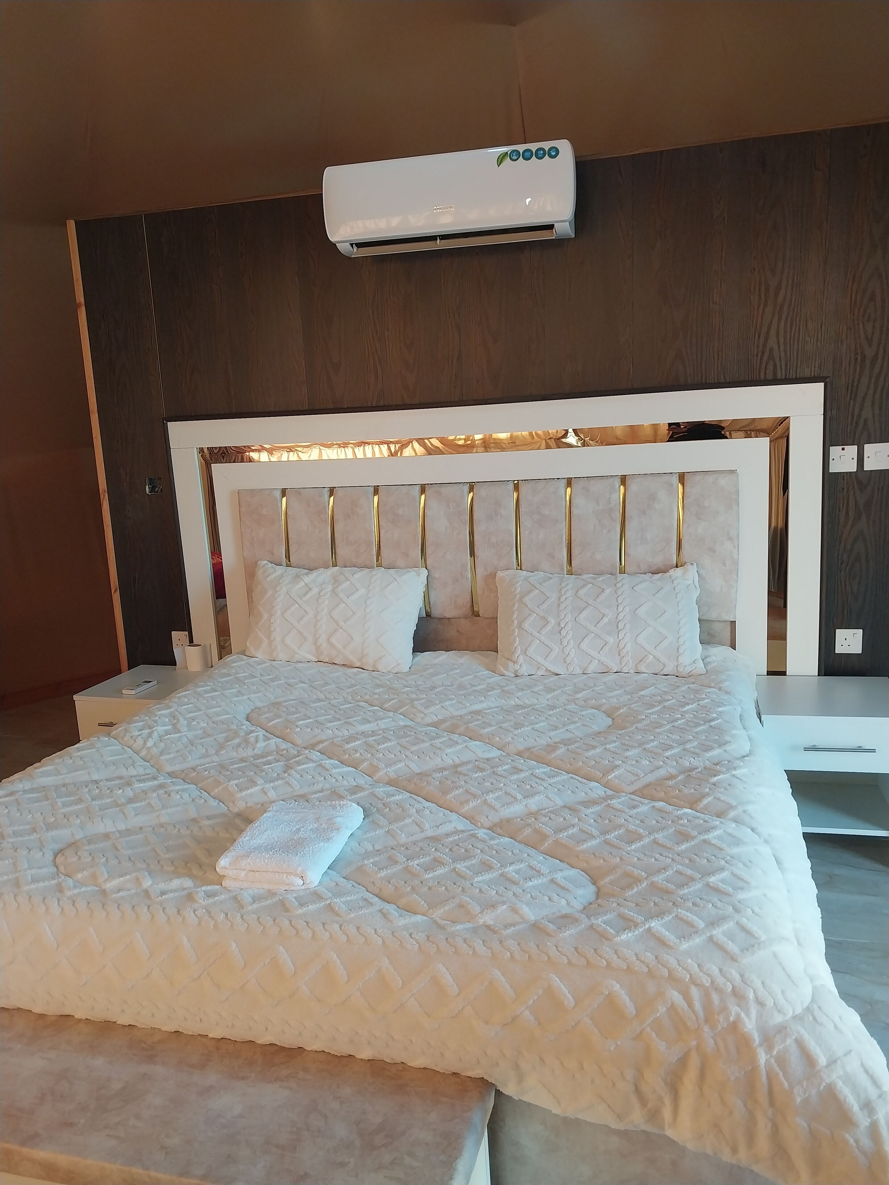 Family Single Room | In-room safe, individually decorated, individually furnished