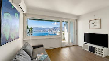 Standard-Studio, Mikrowelle, Bergblick (View and Art) | Wohnbereich | 21-Zoll-Smart-TV mit Satellitenempfang