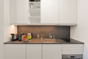 Geladeira, micro-ondas, fogão, cooktop