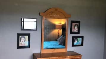 3 bedrooms, travel cot, free WiFi, bed sheets