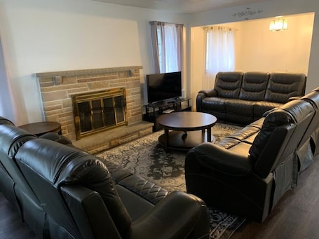 Smart TV. Perfect Location and Family Friendly