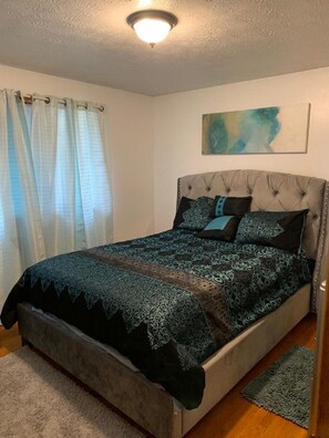 3 bedrooms, iron/ironing board, WiFi, bed sheets