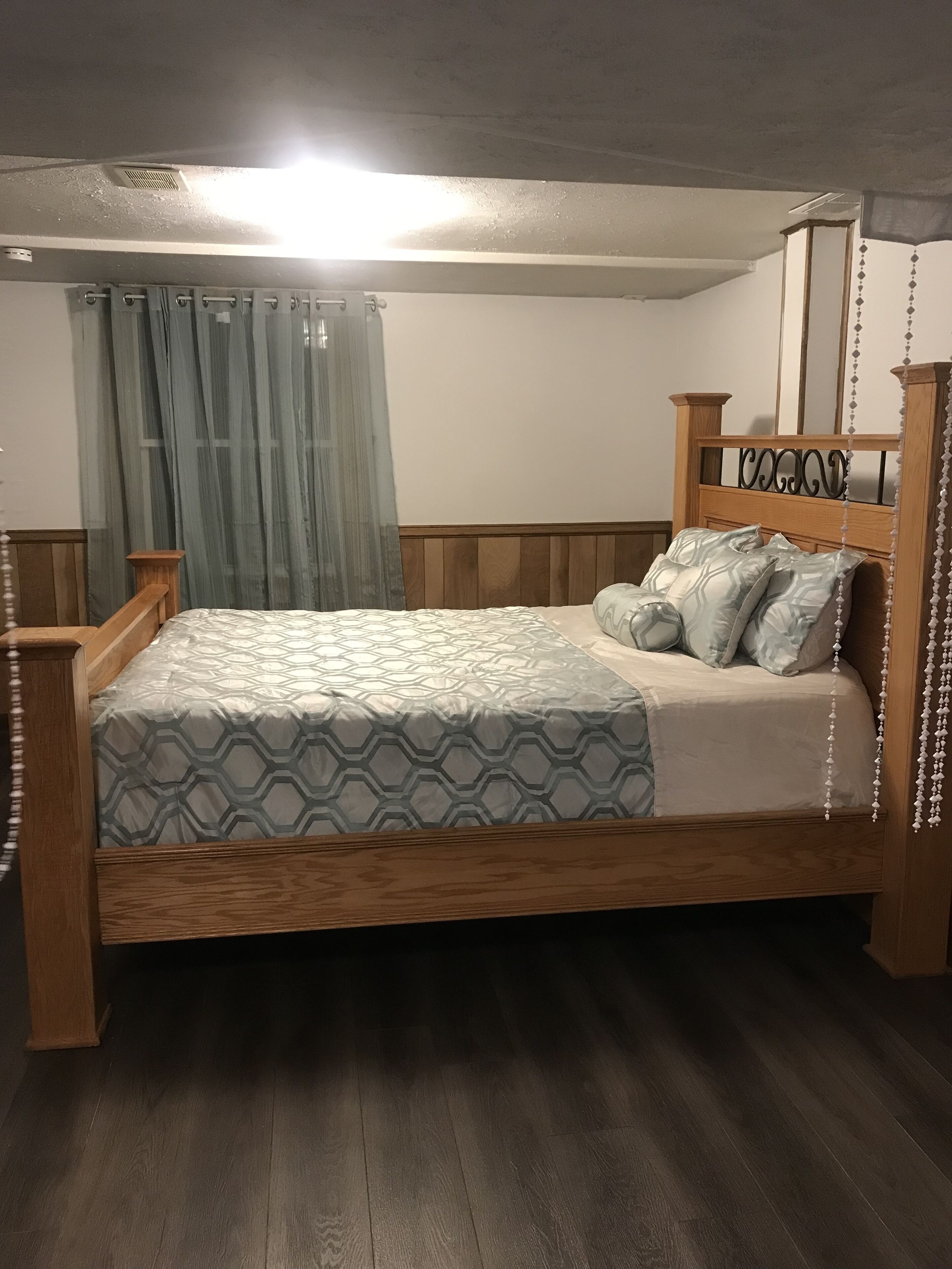 3 habitaciones, tabla de planchar con plancha, wifi y ropa de cama 