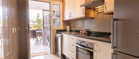 Fridge, microwave, stovetop, dishwasher