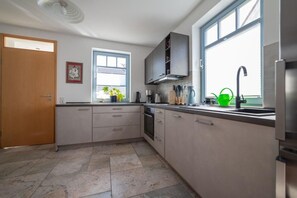 Fridge, oven, dishwasher, coffee/tea maker - NEW! Vacation apartment Am Mühlberg (Selters)