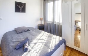 4 bedrooms, desk, iron/ironing board, travel cot - Spacious chic haven in Angoulême (Angoulême)