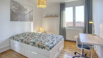 4 bedrooms, desk, iron/ironing board, travel cot