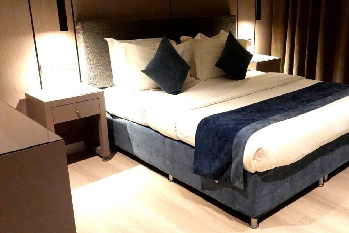 Deluxe Double Room | Egyptian cotton sheets, premium bedding, down comforters