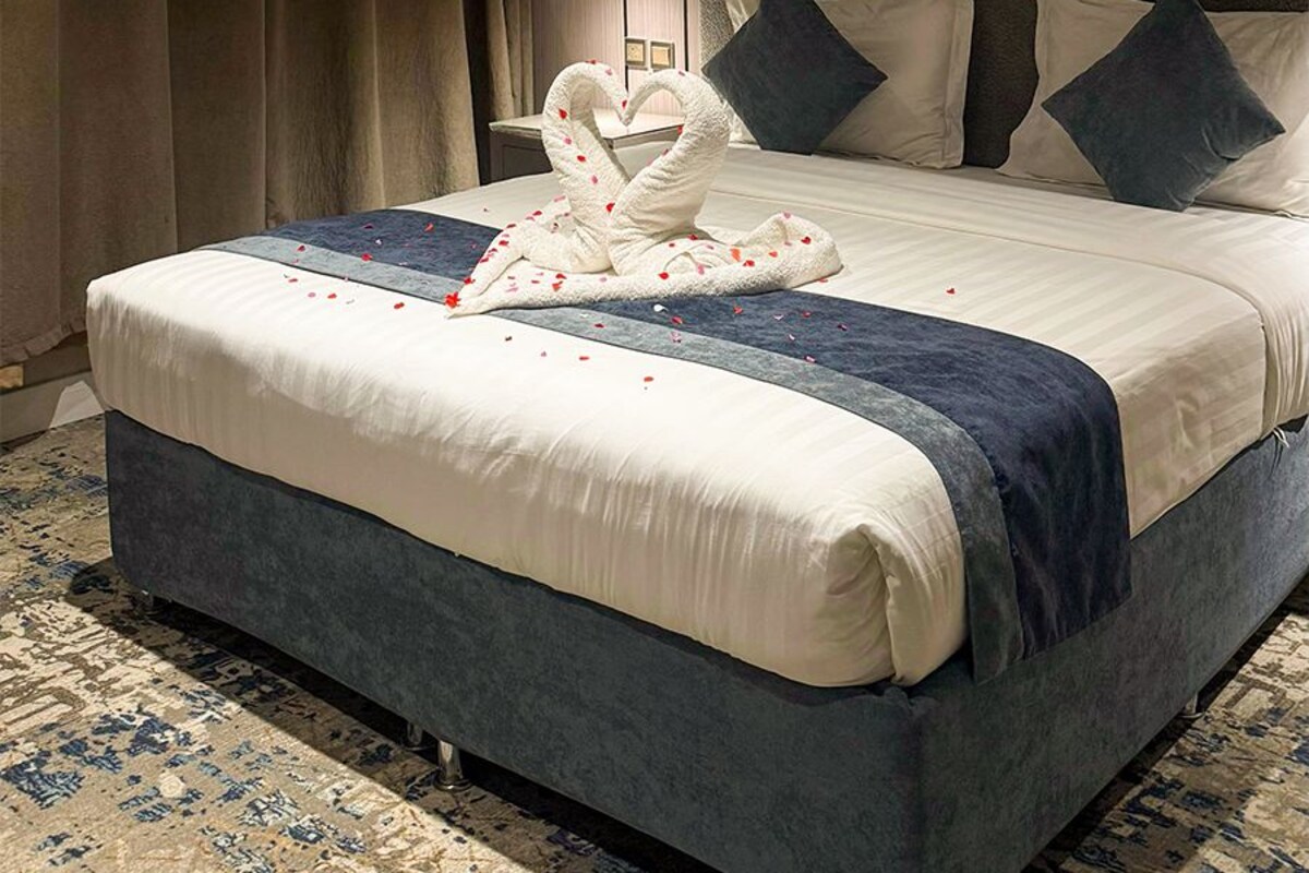 Superior Room, 1 King Bed | Egyptian cotton sheets, premium bedding, down comforters