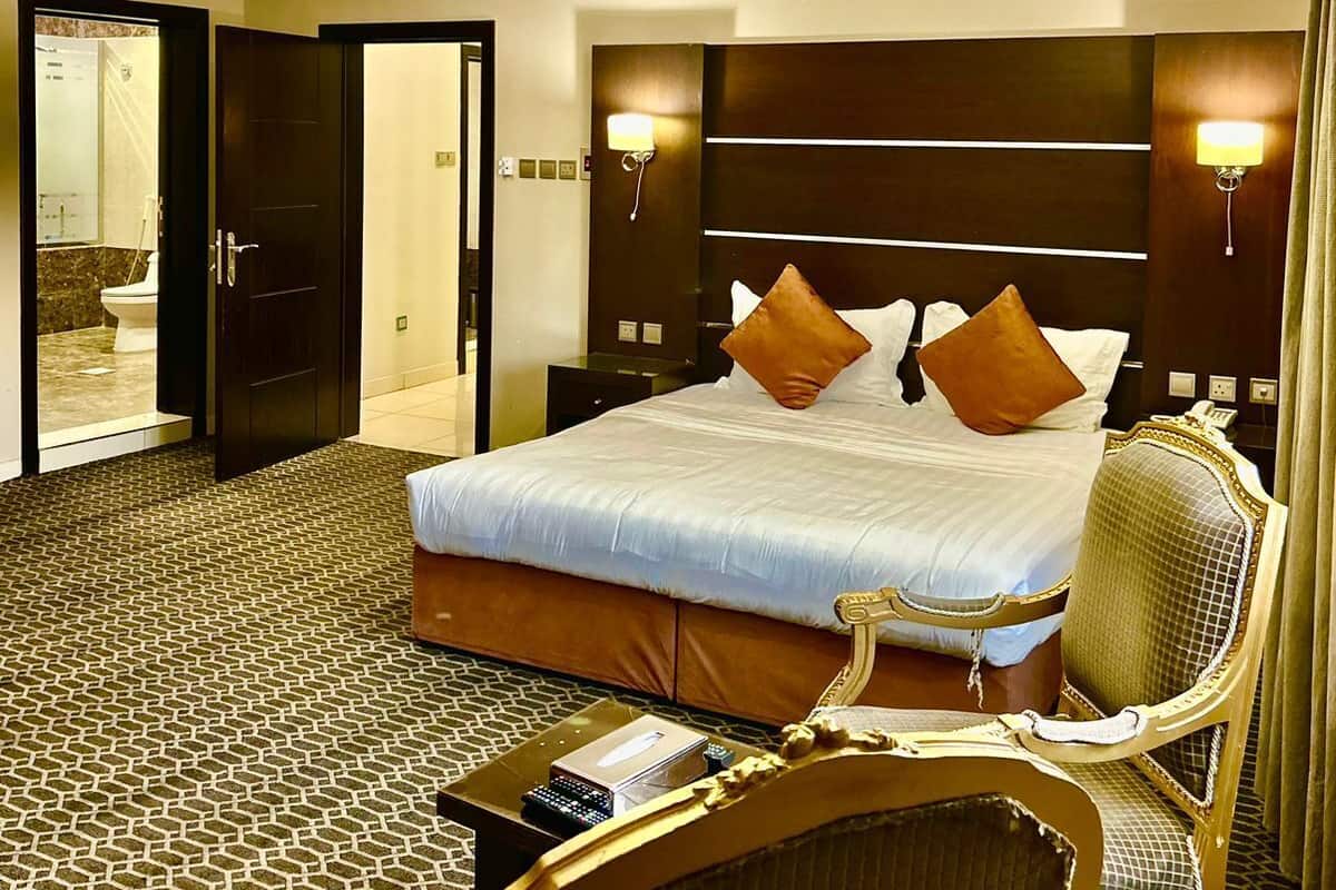 2 habitaciones, sistema de insonorización, wifi gratis y ropa de cama