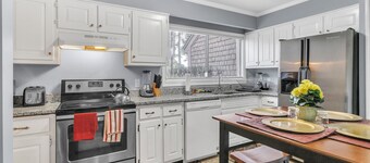 Centrally Located 4BR Stonecrest Condo by RedAwning